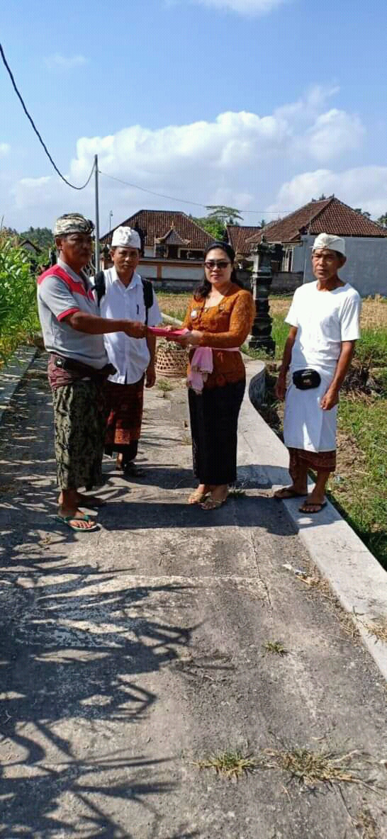 Penyerahan pembangunan JUT dan renovasi dapur  subak Guming