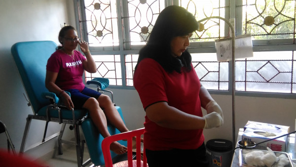 Pelaksanaan pemeriksaan kanker leher rahim dengan IVA Test