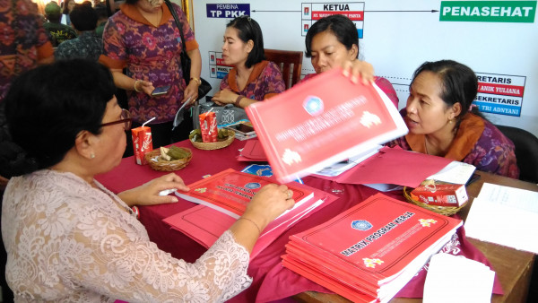 PKK Kecamatan membina administrasi sekretariat PKK Desa