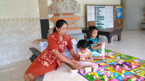 Kegiatan BKB Mawar dan pembinaan kader oleh PKB Di Kampung KB Desa Penarungan