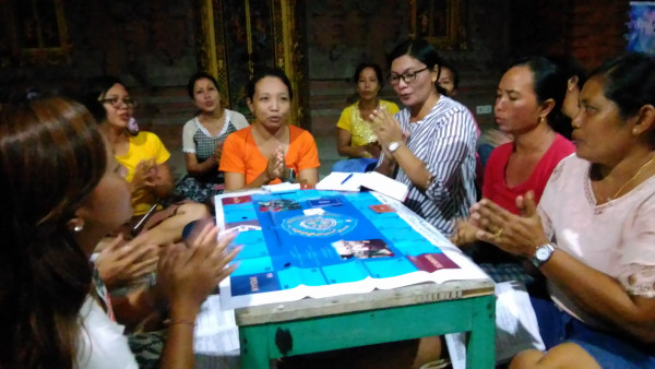 Peserta menyanyikan lagu kasih ibu