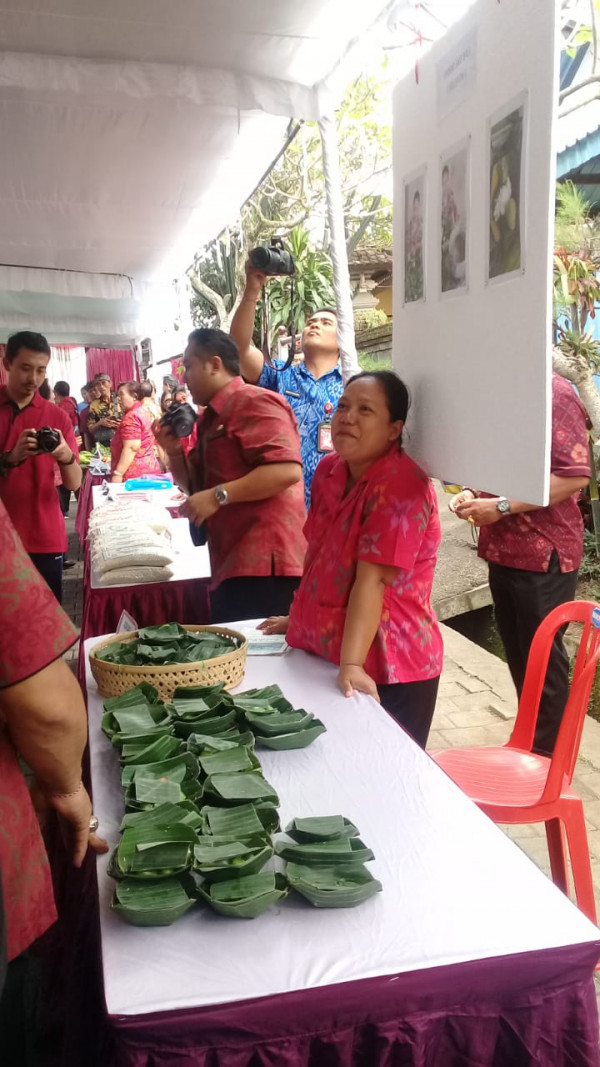 Pameran produk UPPKS, UP2K dan UMKM