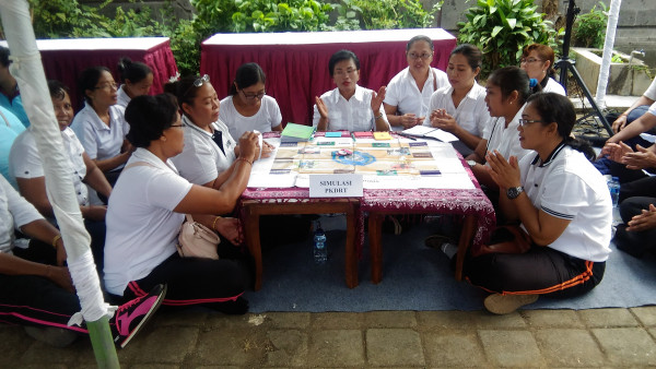 Penyuluhan oleh kader PKDRT dengan simulasi PKDRT