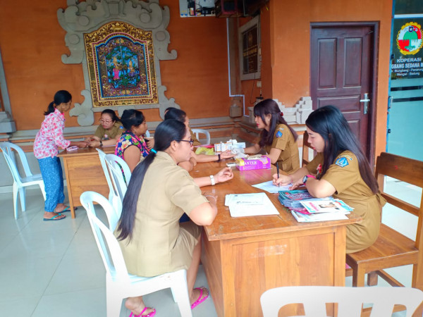 Kegiatan pelayanan pemeriksaan dini kanker payudara dengan mobil pelayanan dari Dinas Kesehatan Kabupaten Badung