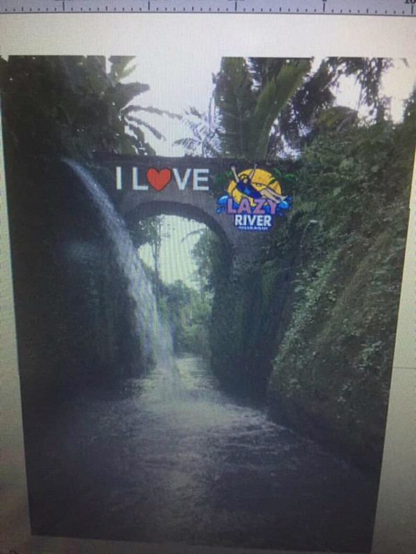 Salah satu pemandangan di tengah aliran sungai