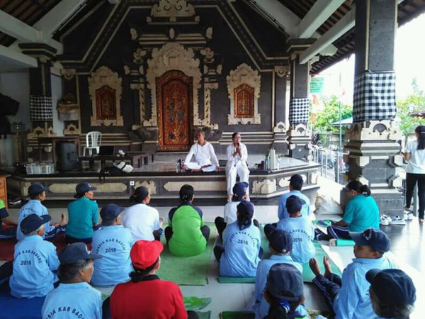 Kegiatan Posyandu lansia dan senam oleh lansia