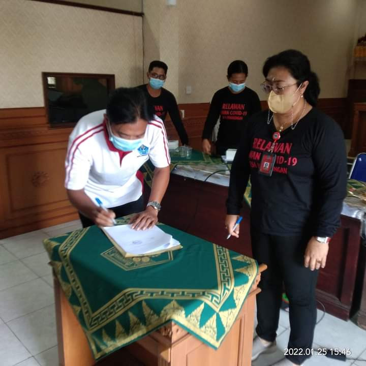 penandatangan laporan realisasi kegiatan Tahun 2021 oleh BPD Penarungan