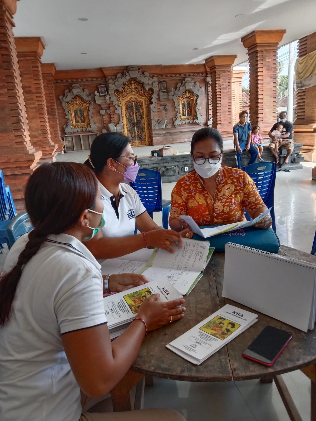 Pembinaan kepada kader BKB Banjar Cemenggon