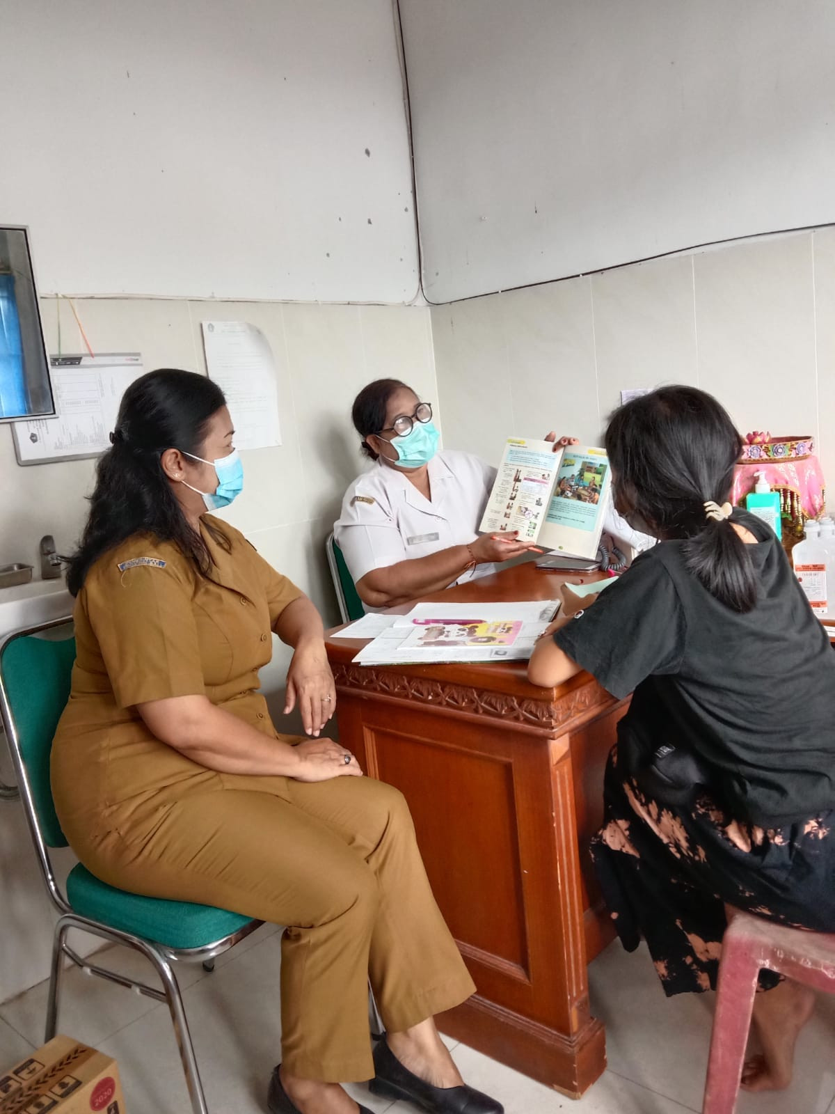 Bersama Penyuluh KB mendapingi sasaran Ibu hamil