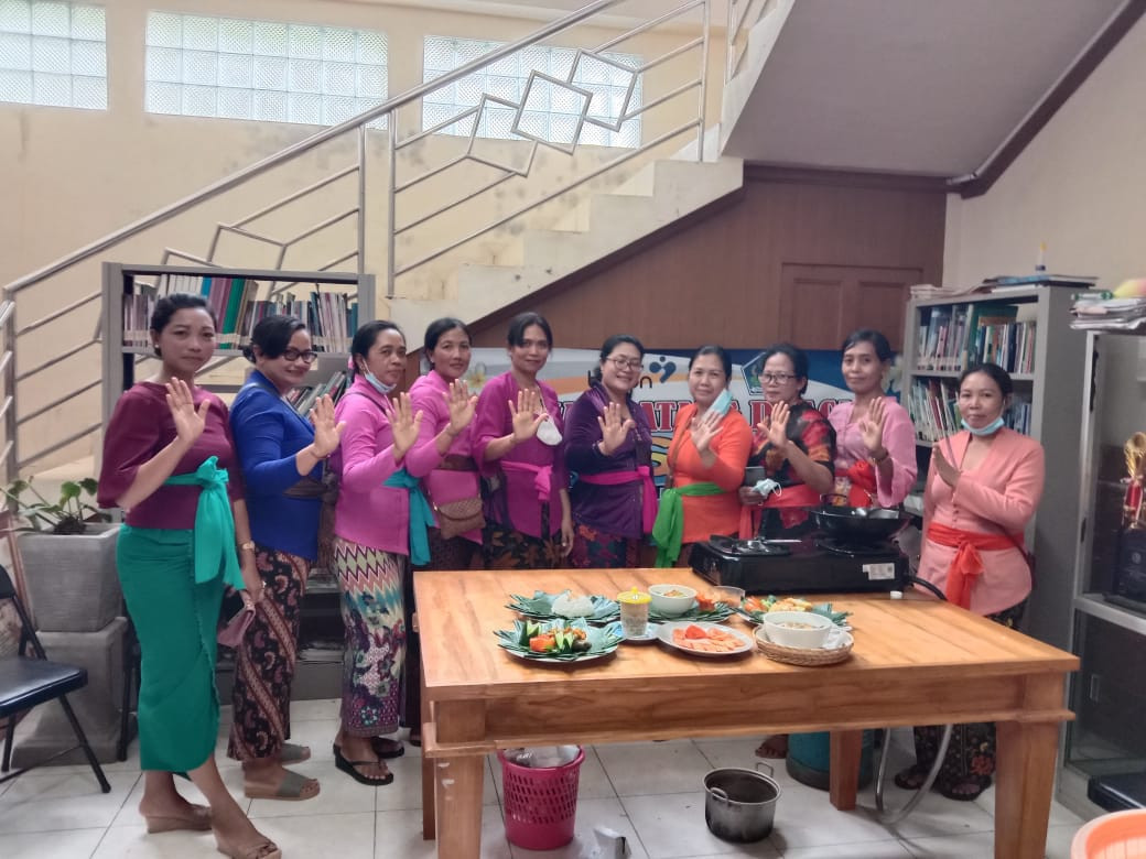 Foto bersama setelah selesai memasak