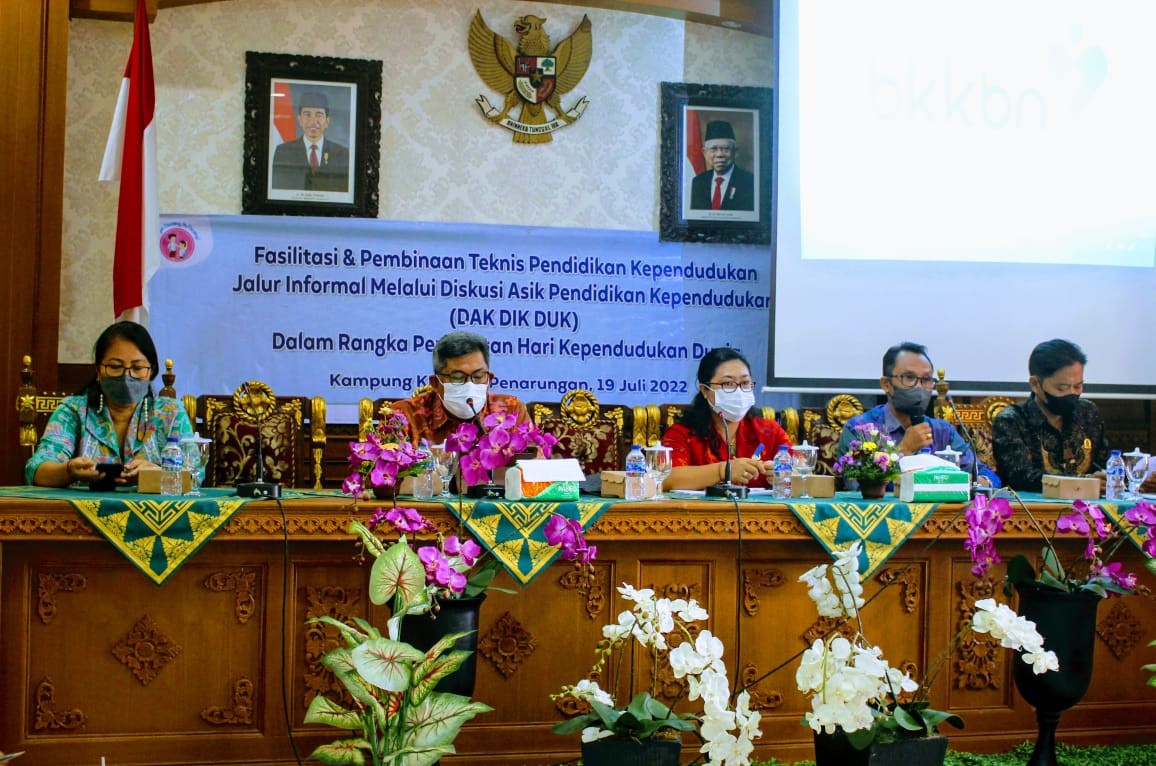 Diskusi asik pendidikan dan kependudukan di Kampung KB Penarungan