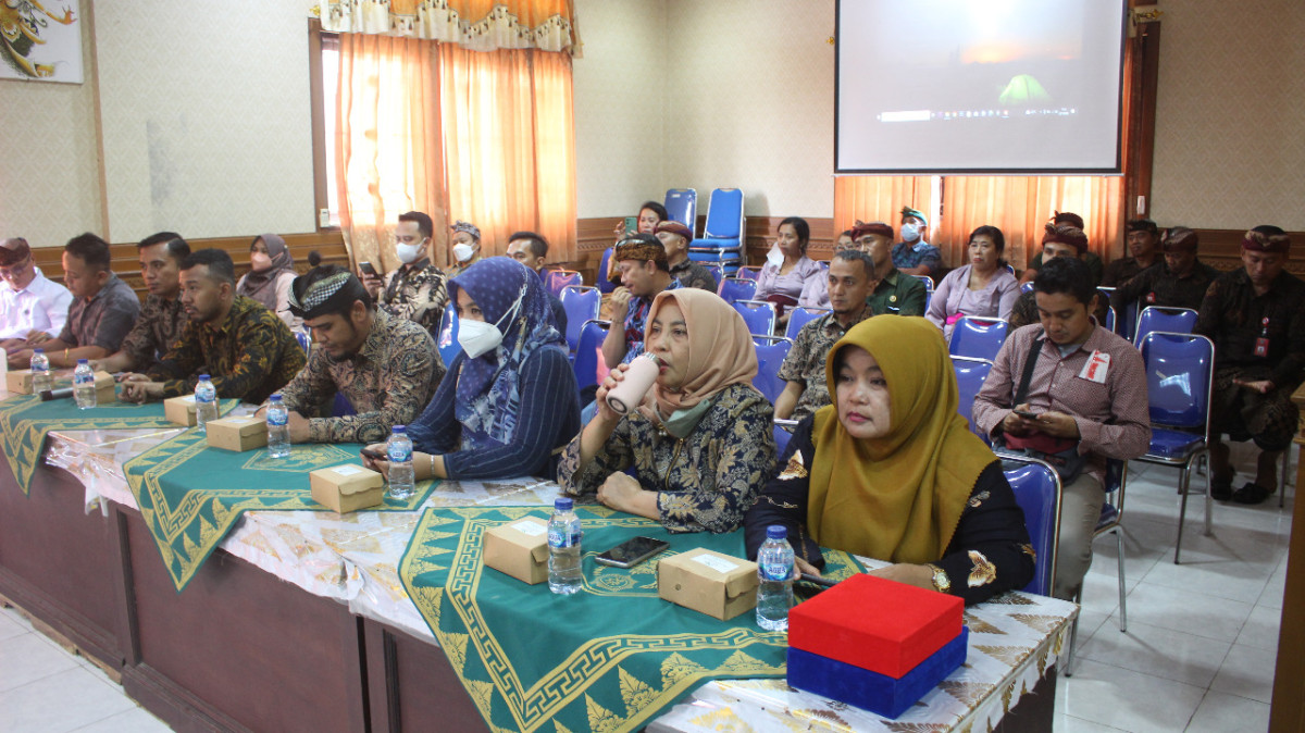 Peserta Tamu dari Sumatera Barat dan Anggoja ta Pokja Kampung KB Penarungan