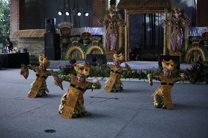 Tampilan Tarian Legong Keraton