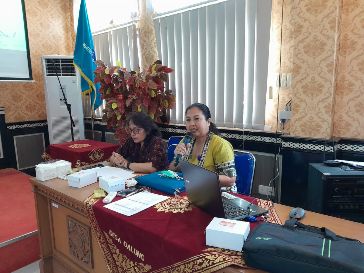 Penyuluh KB Desa Penarungan diundang menjadi narasumber saat pembinaan Pokja Kmpung KB Desa Dalung