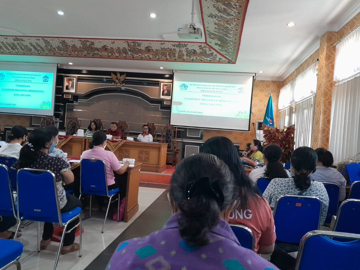 Peserta yang hadir saat pembinaan Pokja Kampung KB Desa Dalung