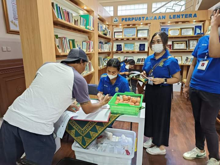 Setelah melaksanakan donor darah diberikan bingkisan