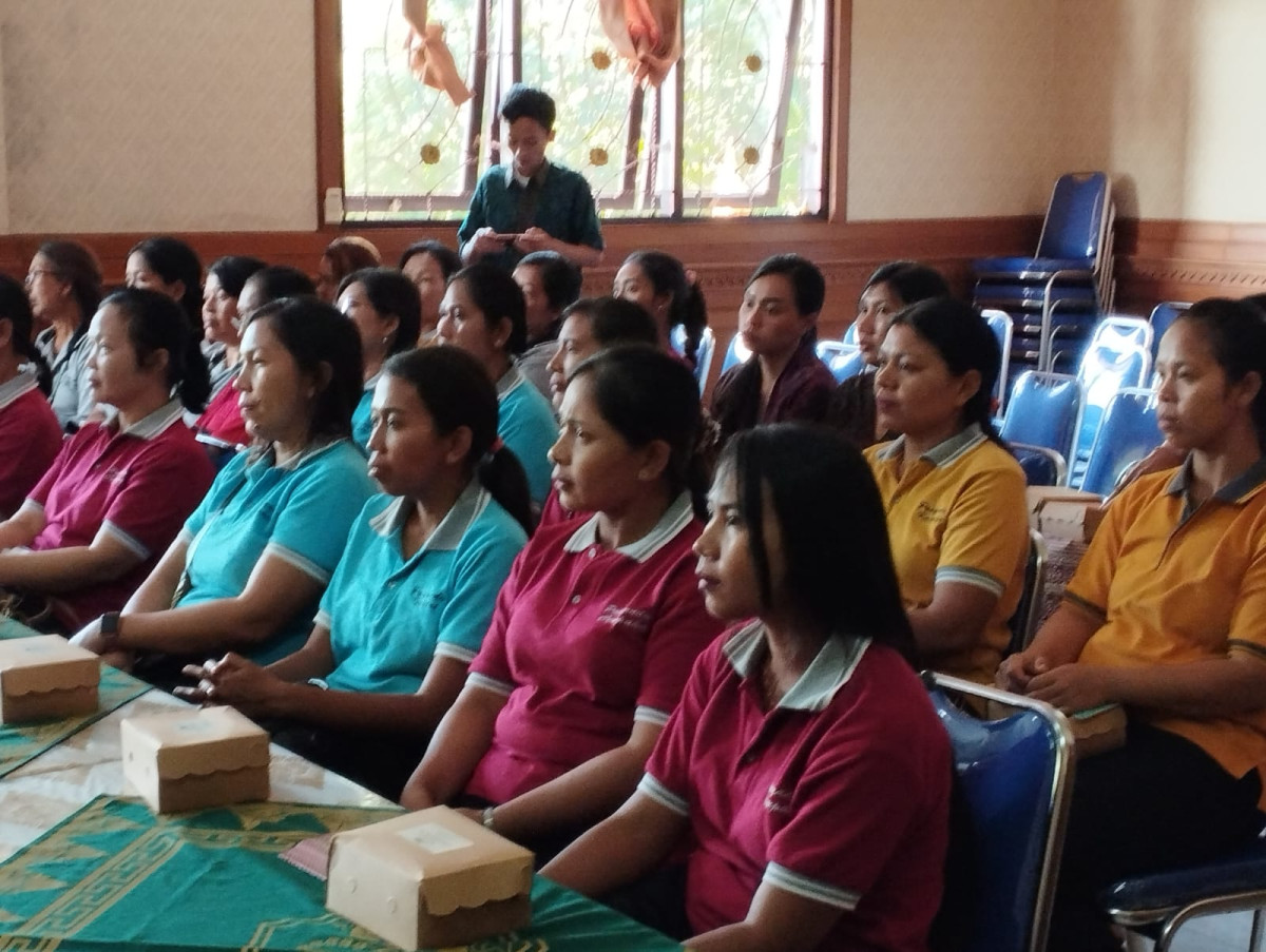 Kader BKB dari Desa Bunutin Bangli yang mengunjungi Kampung KB Penarungan