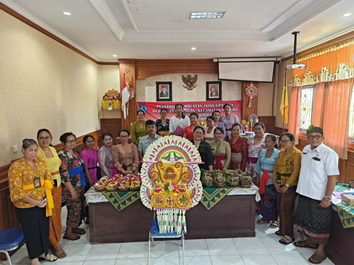 hasil pelatihan pembuatan jajan upakara