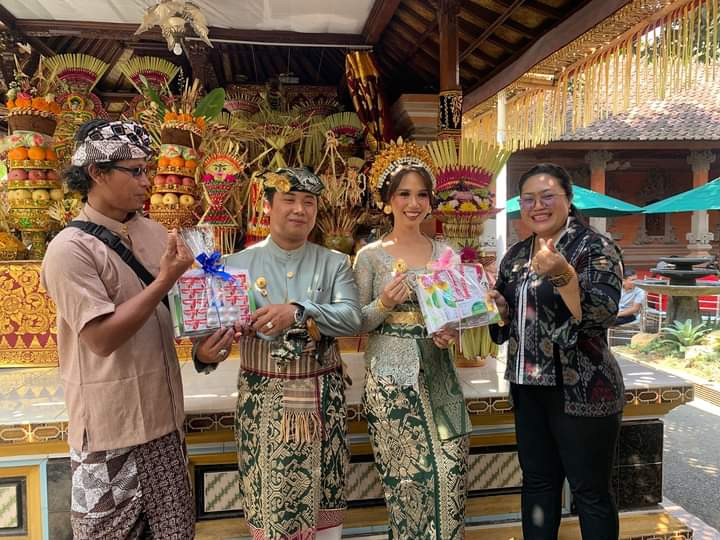 Pemberian PMT kepada Calon Pengantin Banjar Umahanyar Desa Penarungan