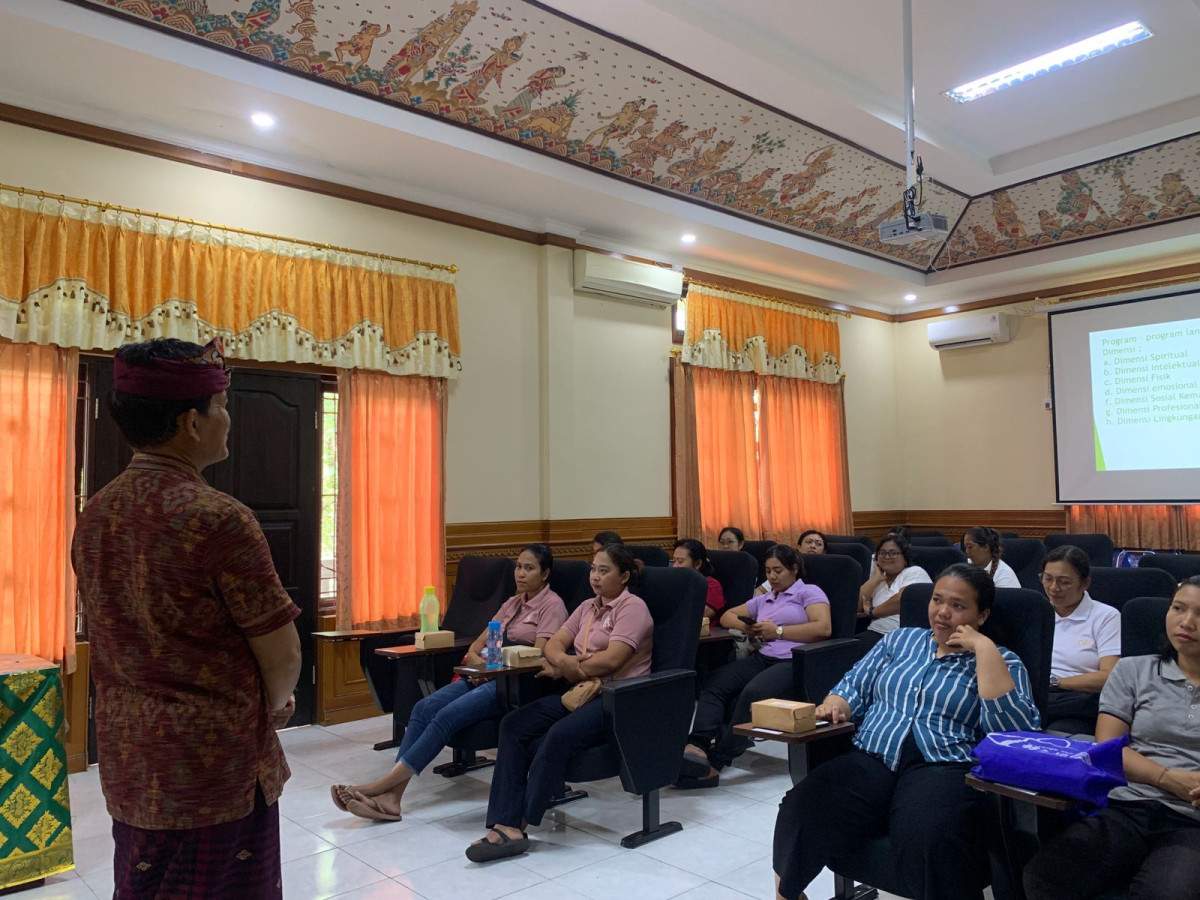 Penyuluh KB menyampaikan materi mengenai teknis Pelaksanaan kegiatan BKL