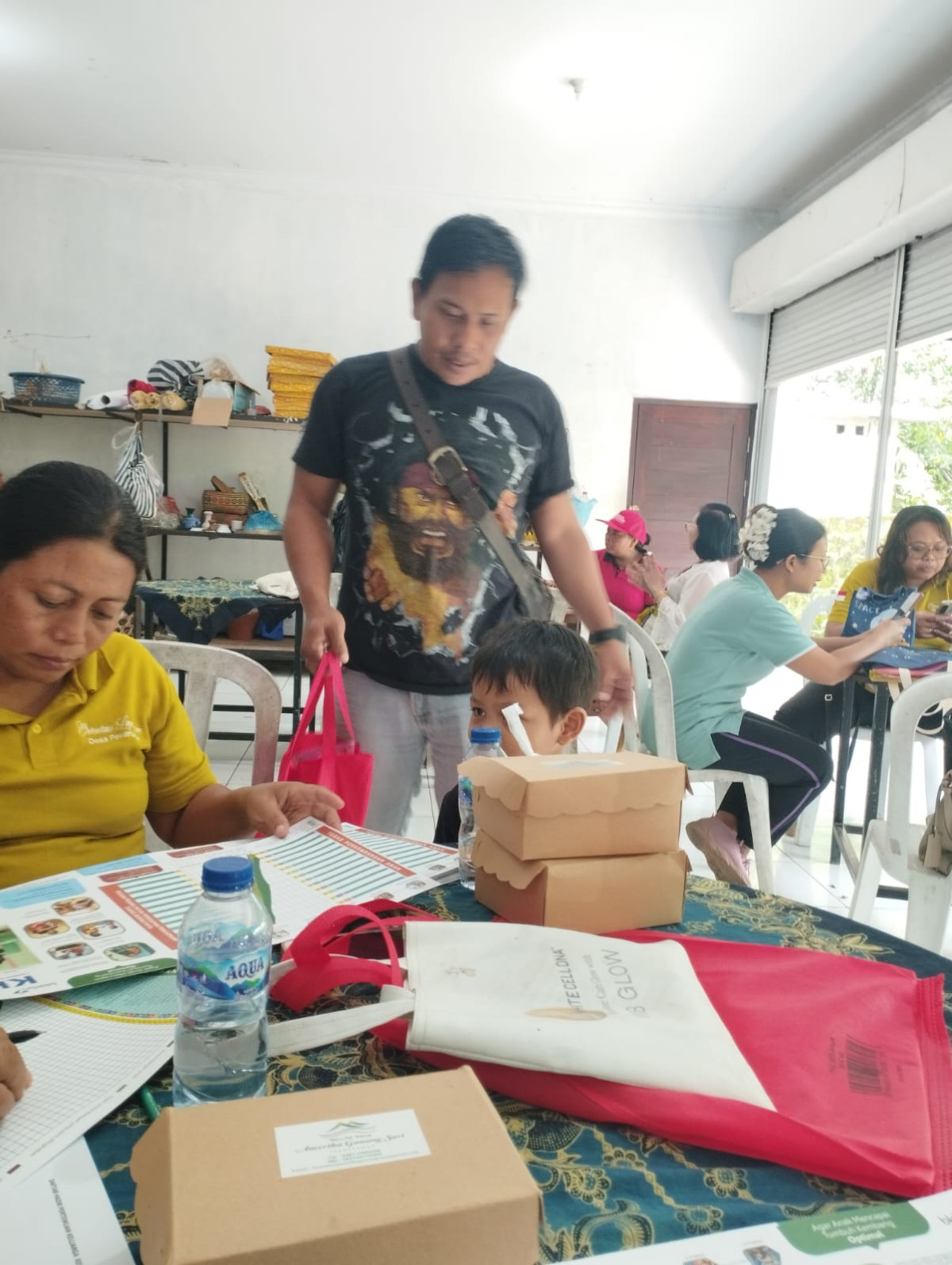 Pelaksanaan kegiatan kader Kelompok BKB Jepun kepada Bapak Balita (mendukung Program GATI) di Banjar Blungbang Desa Penarungan