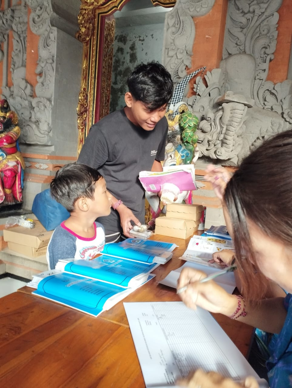 Pelaksanaan kegiatan Kader  Kelompok BKB Soka Memberikan KIE kepada Bapak Balita (mendukung Program GATI) di Banjar Umapoh Desa Penarungan