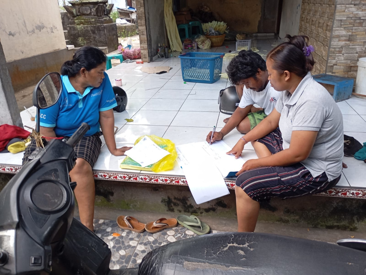 Kader BKR Rama melakukan KIE Perorangan