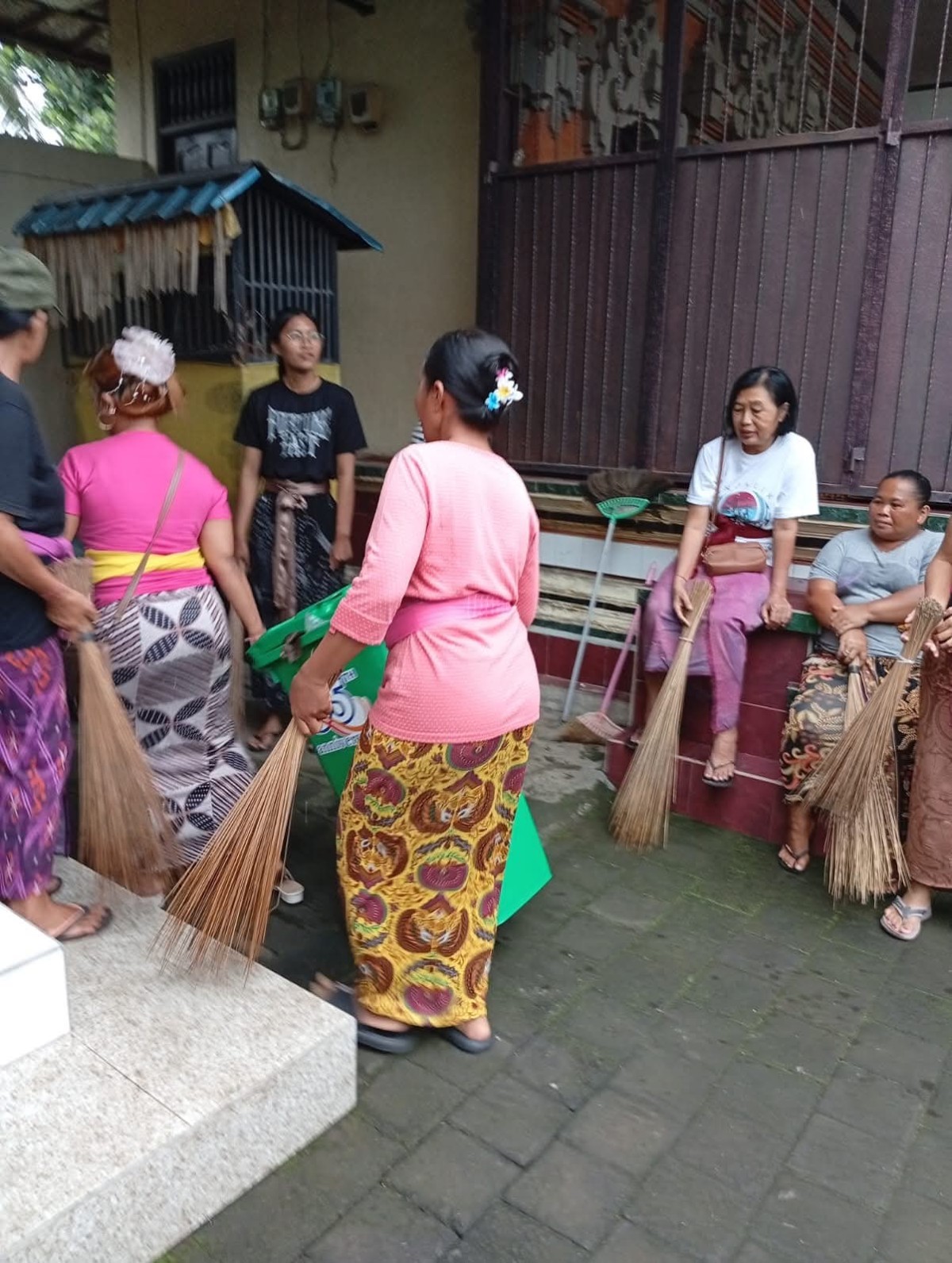 Kegiatan Gotong royong kulkul PKK dan Posyandu