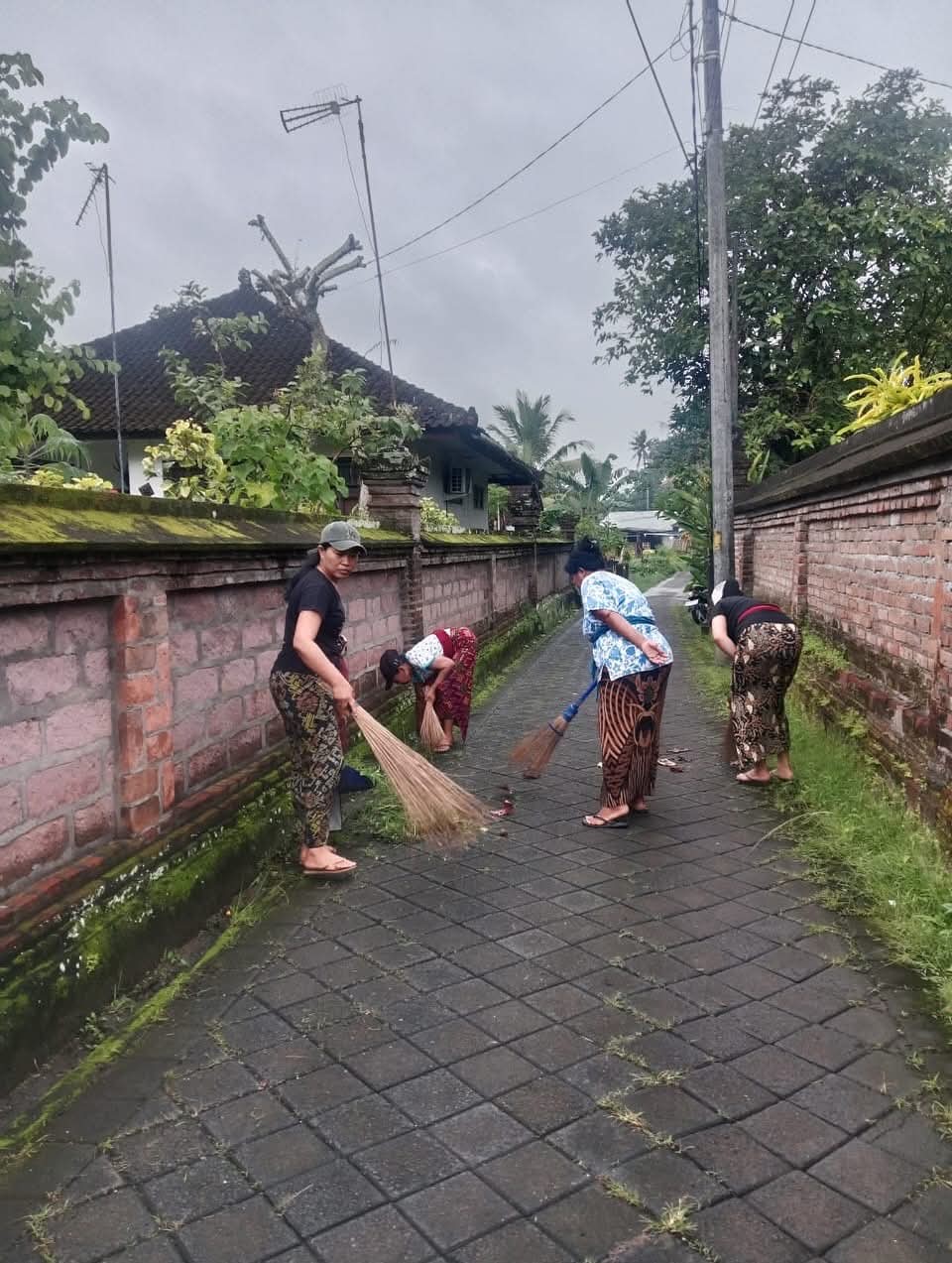 kegiatan gotongroyong PKK masing-masing banjar