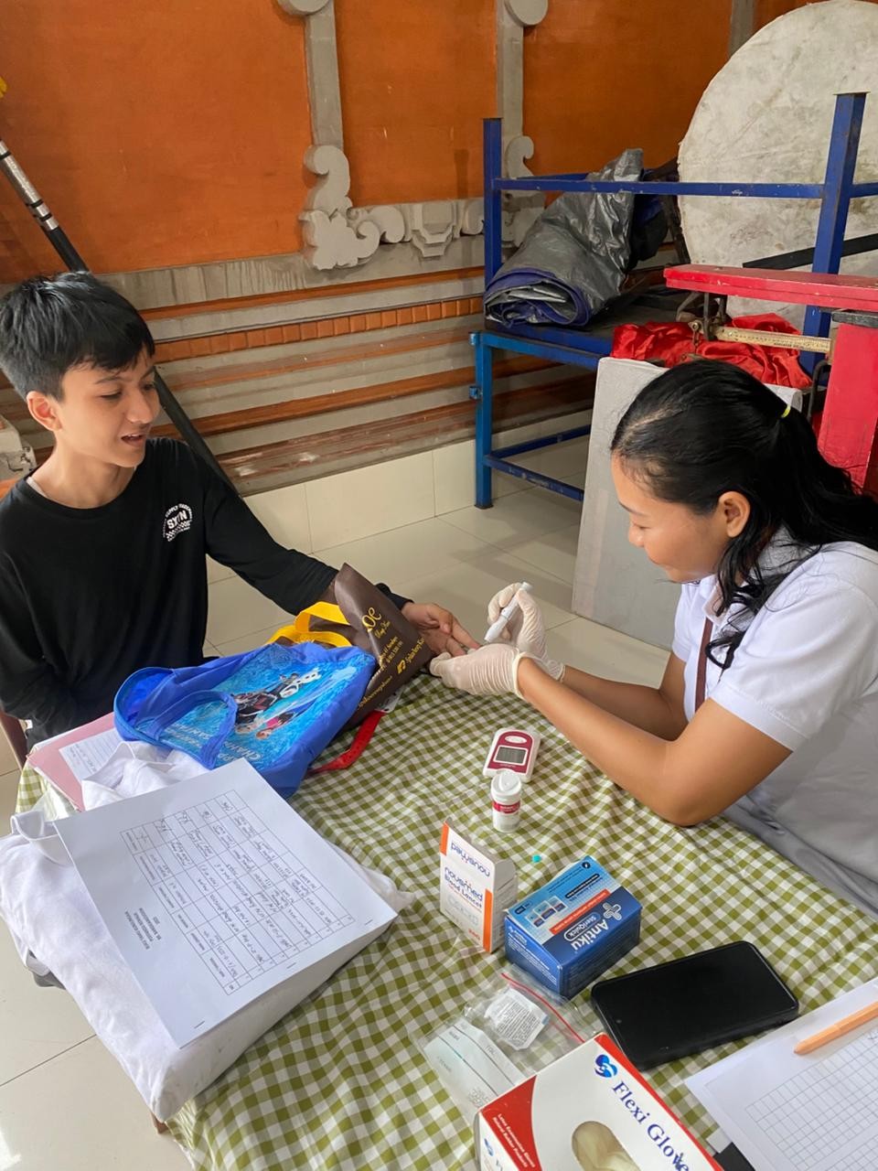 Kegiatan pemeriksaan dari puskesmas untuk siklus hidup remaja