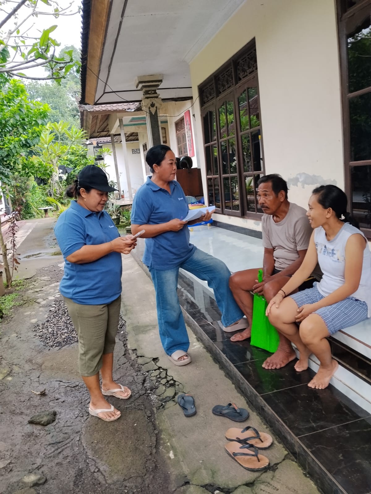Kegiatan pendataan kader BKL ke rumah warga lansia Br. Dajan Peken