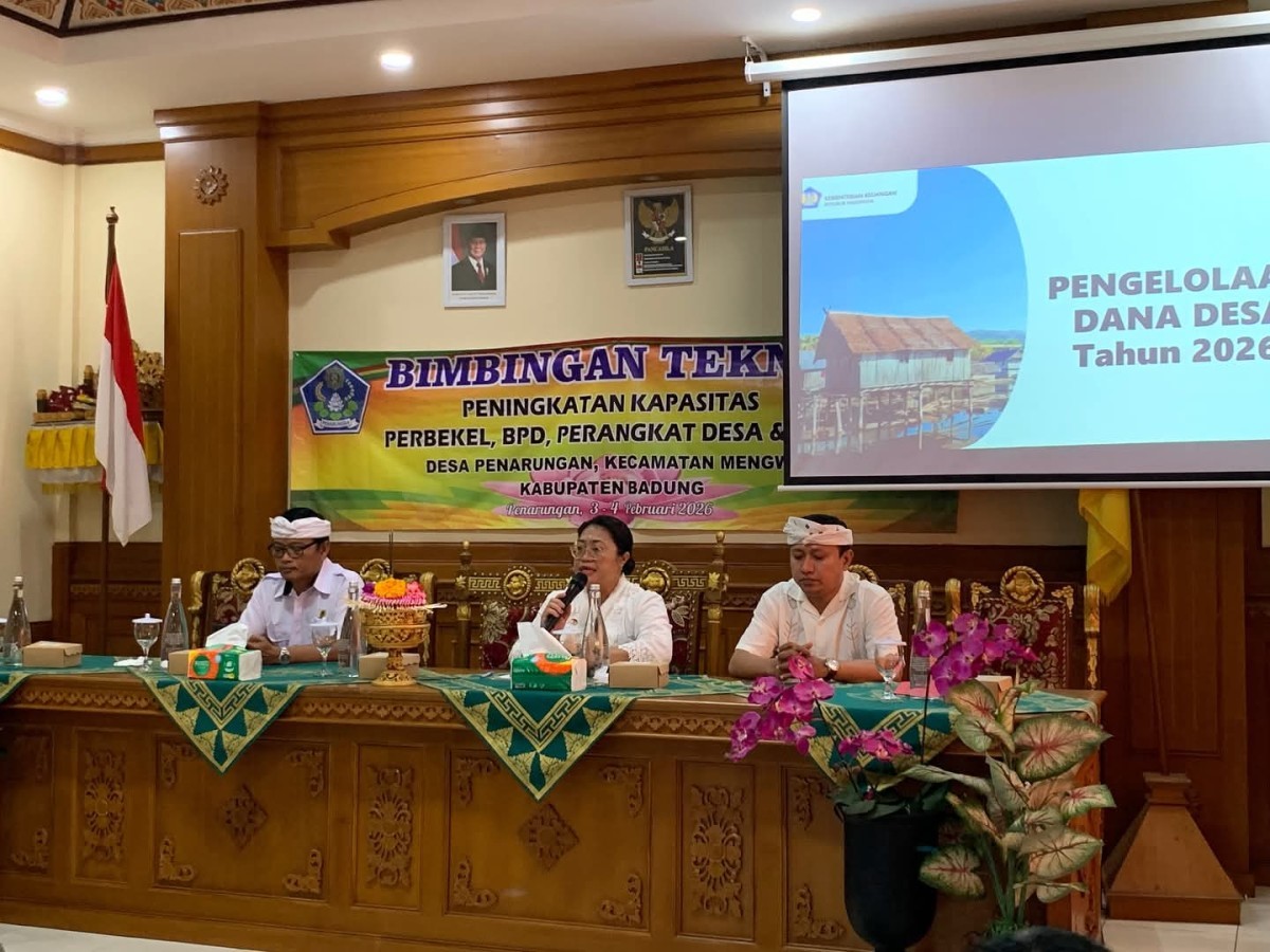 sambutan dari ibu perbekel desa penarungan