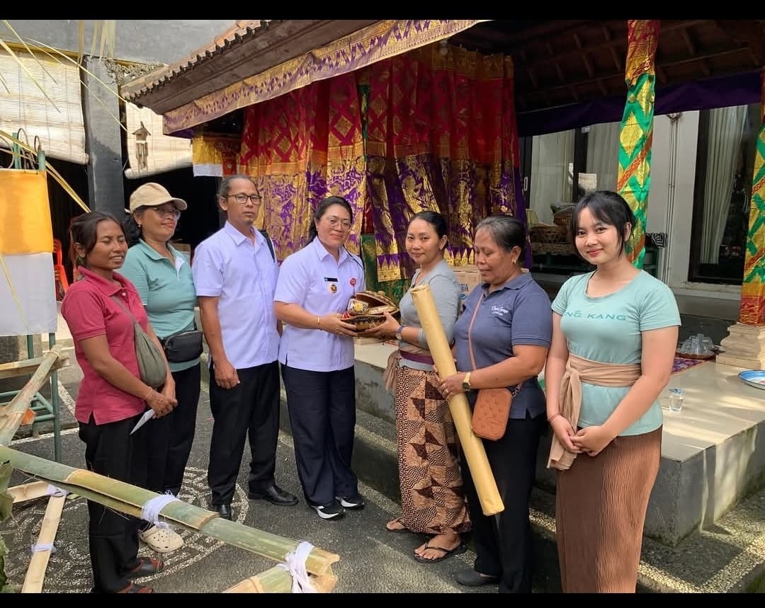 Pelaksanaan Melayat ke rumah duka Br.Dajan Peken, Dauh Peken, Umahanyar