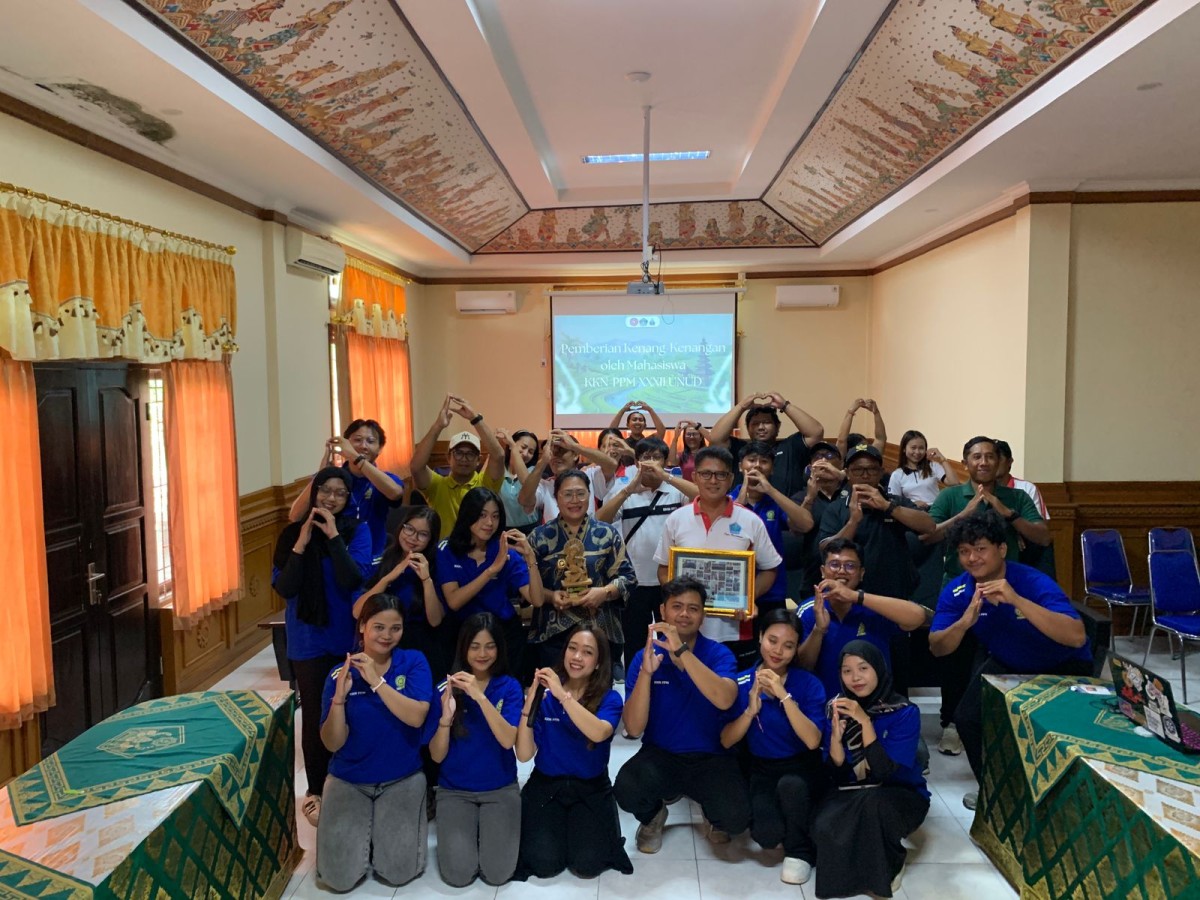 Pemberian kenang-kenangan