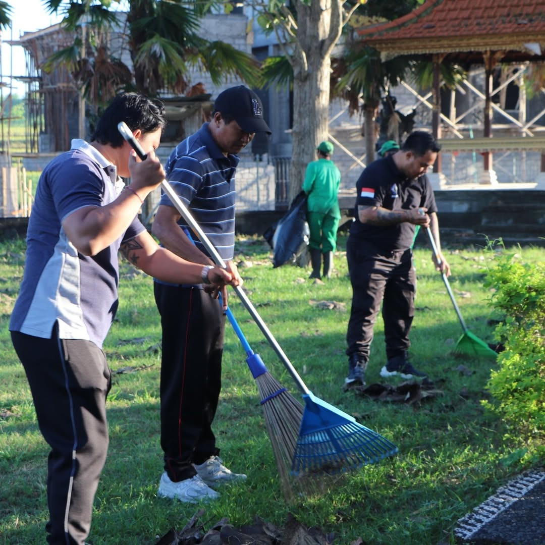 kegiatan Aksi Bersih Sampah Plastik Dalam Peringatan Hari Lingkungan Hidup Tahun 2025 di Desa Dalung
