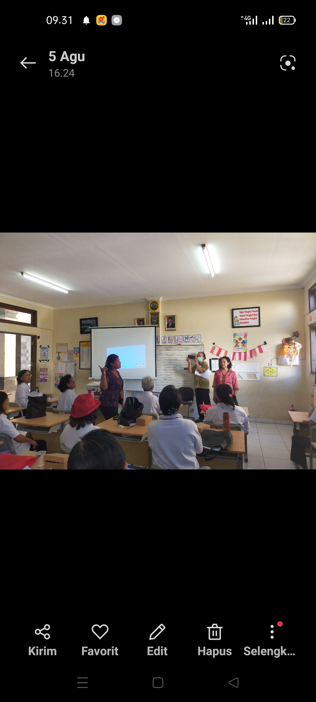 Pemberian materi kesehatan lansia