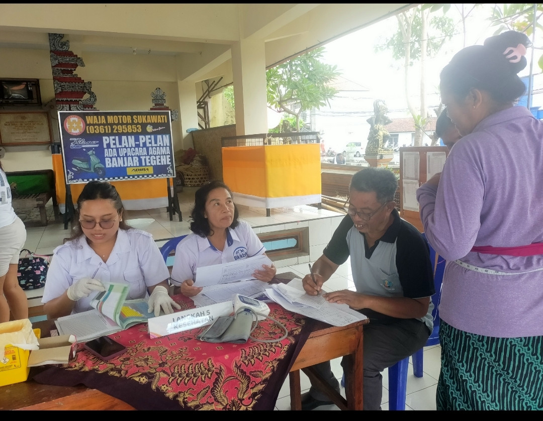 Pemantauan kesehatan lansia dan pemberian materi 7 dimensi lansia tangguh