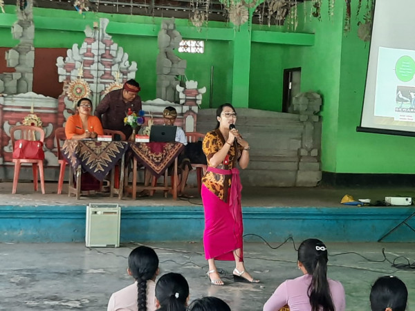 Kegiatan sosialisasi bagi PIK-R SMP N 3 Tembuku