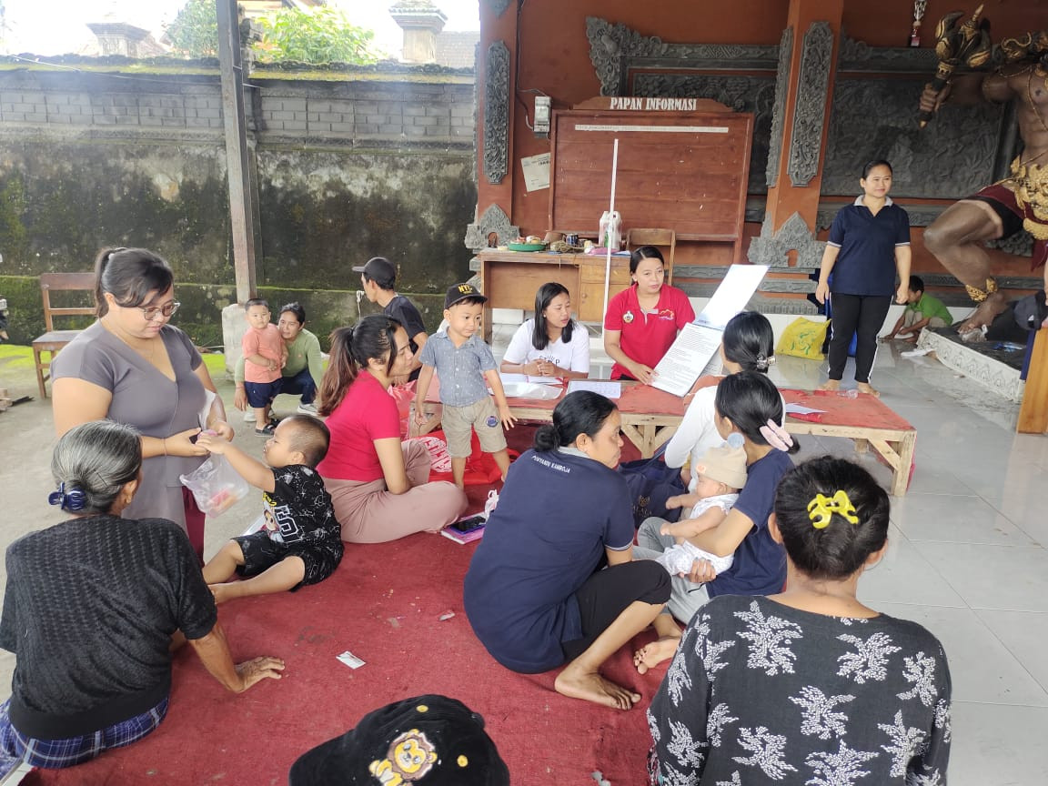 Melakukan sosialisasi dan pembinaan kepada Balita dan Ibu hamil