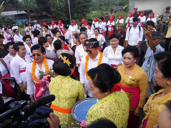 Peyambutan Ibu TP PKK Propinsi Bali Beserta Rombongan