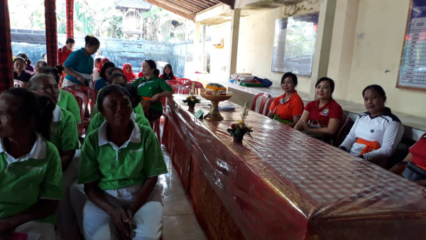 Pemberian Suppenir bagi lansia