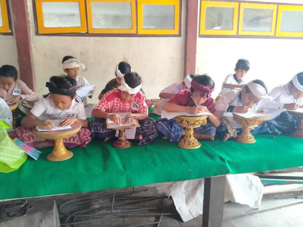 Peserta lomba mengikuti dengan antusias