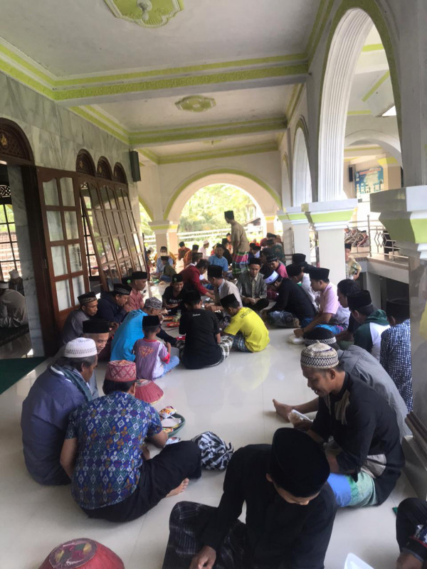 Antusias Warga Muslim kampung Sindu mengikuti Acara