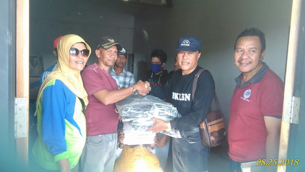 Penyerahan Bantuan Gempa oleh BKKBN Provinsi NTB