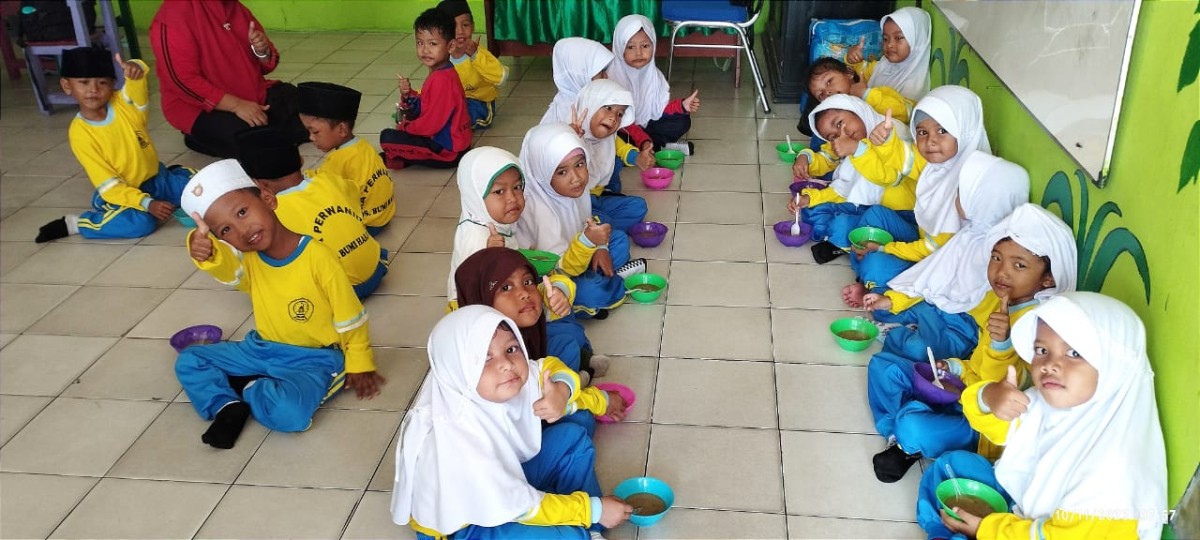 pemberian makanan kepada anak anak