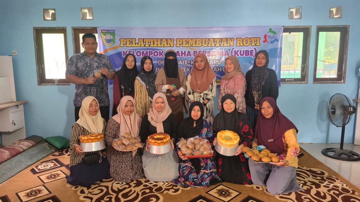 Pelatihan Pembuatan Kue untuk KUBE Bina Karya Bersama Desa Kait Kiat Baru