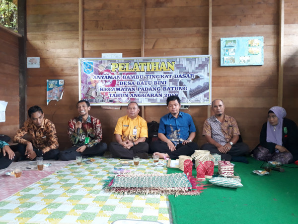 PELATIHAN ANYAMAN BAMBU TINGKAT DASAR