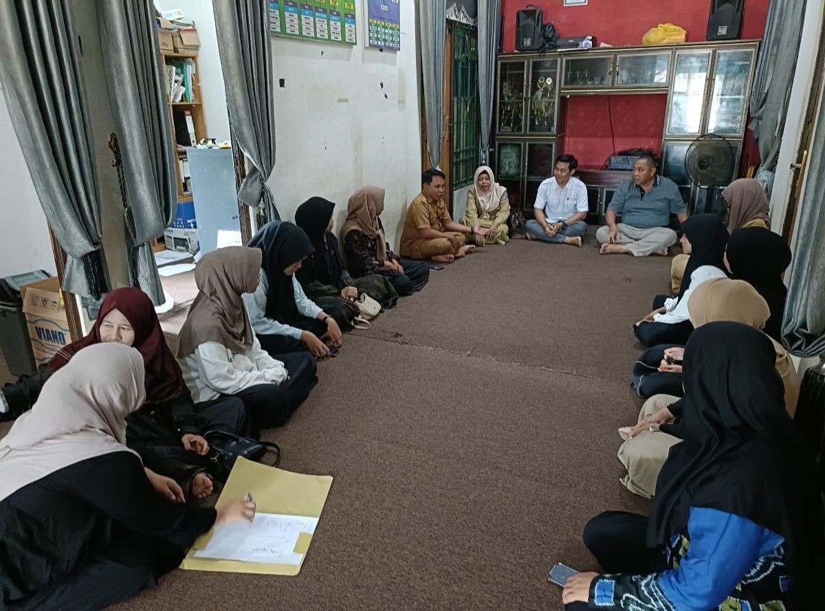 Rapat Sosialisasi dan Advokasi Perlaksanaan MBG di kampung KB Desa Baruh Jaya