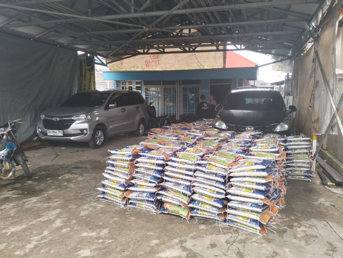 Pembagian Beras Kepada Masyarakat