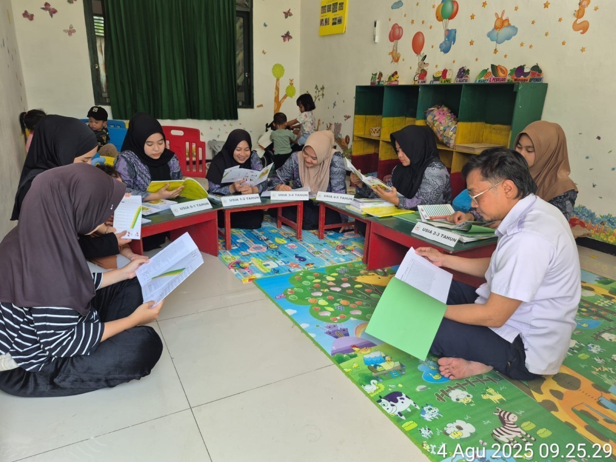 Pertemuan kelompok kegiatan BKB Menur 27 di Kampung KB Citra Kasih materi 1000 HPK